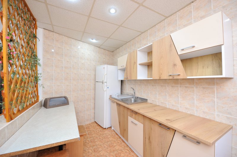 Tineretului, C.R. Motru, metrou