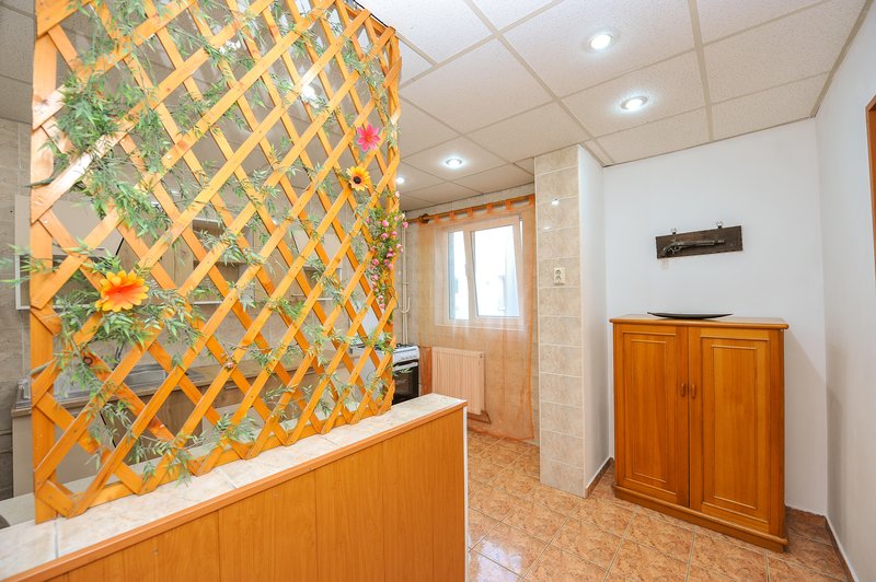 Tineretului, C.R. Motru, metrou