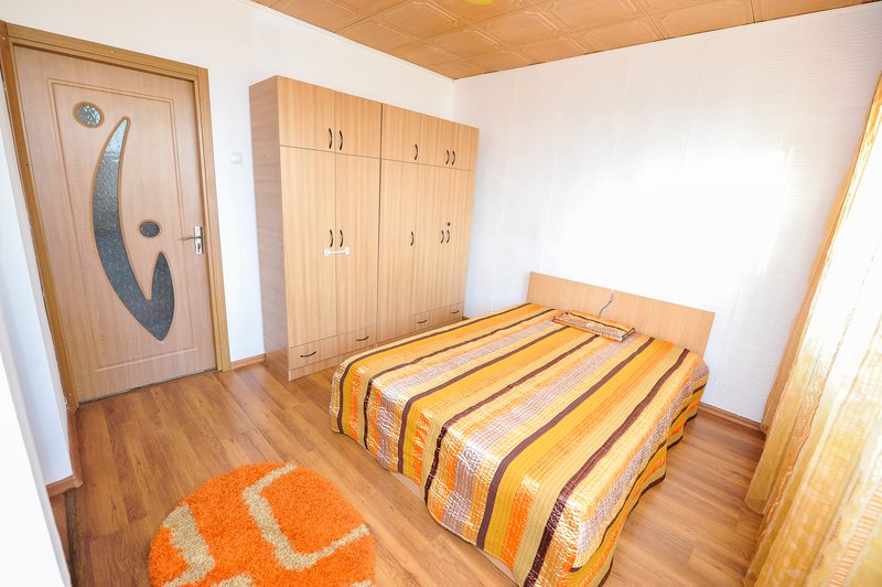 Tineretului, C.R. Motru, metrou