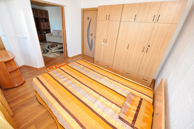 Tineretului, C.R. Motru, metrou