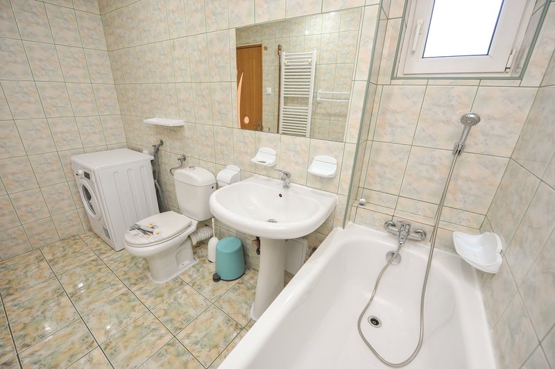 Tineretului, C.R. Motru, metrou