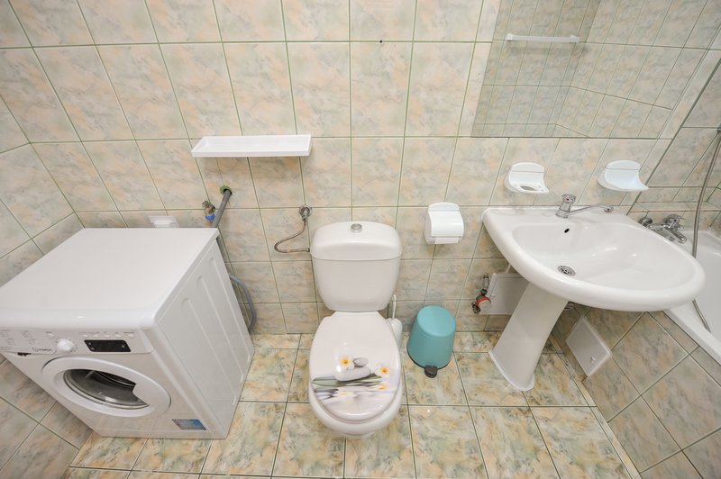 Tineretului, C.R. Motru, metrou